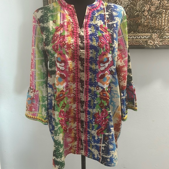 Lucky & Blessed Tops - L & B Multicolor Floral Embroidery Accent Pull On Top. Size S (450J)